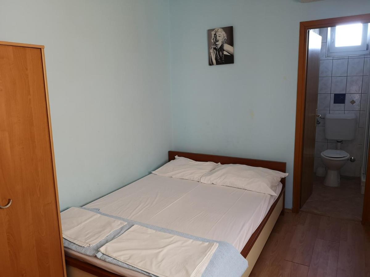 Apartments With A Parking Space Lopar, Rab - 16680 Exterior foto